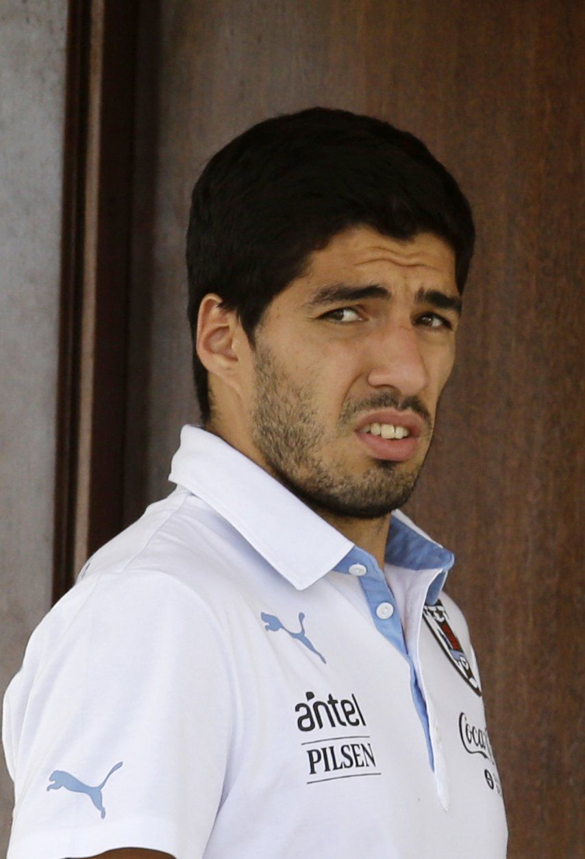 Indignación en Uruguay tras sanción a Suárez