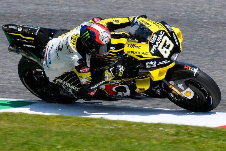Bagnaia, con una Ducati semioficial, sorprendente líder en ensayos libres de Italia