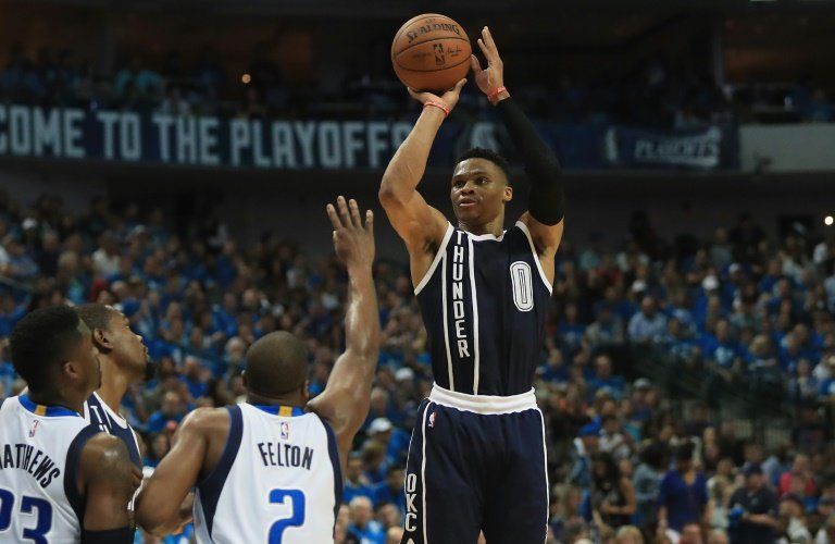 Oklahoma se acerca a la segunda ronda y Portland acorta distancias en la NBA