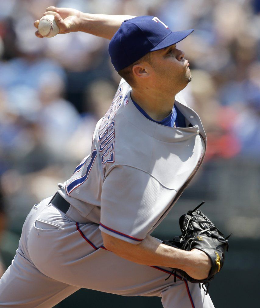 Rodríguez luce en 7 innings y Rangers vencen a Reales