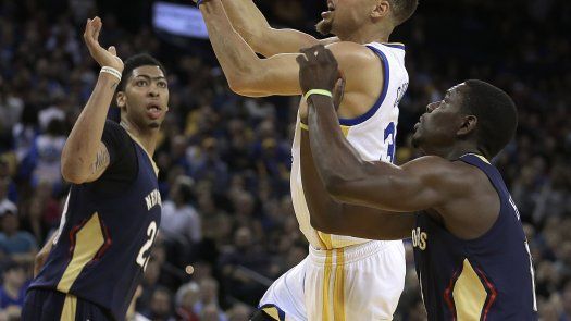 Curry anota 27 puntos en su 28vo cumpleaños