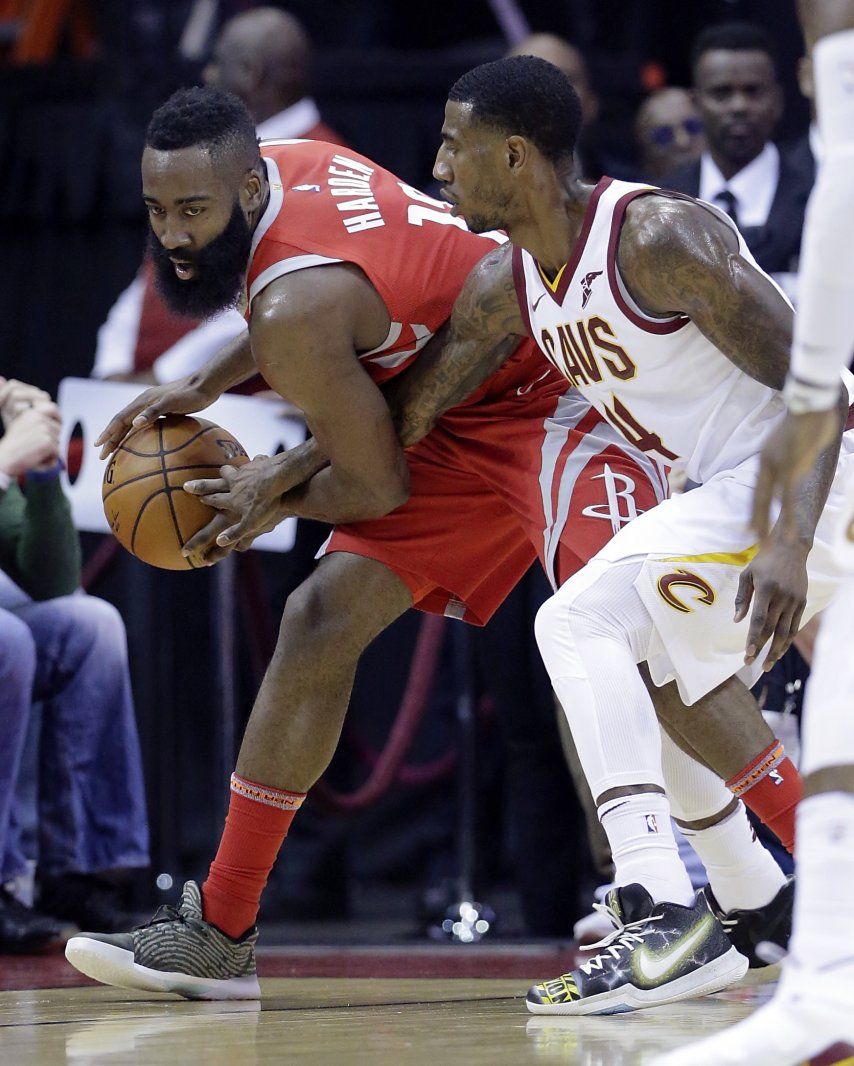 Harden suma ‘triple doble’ en victoria de Rockets sobre Cavs