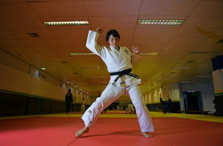 Entrenadora de judo de Brasil tira las barreras de género a la lona
