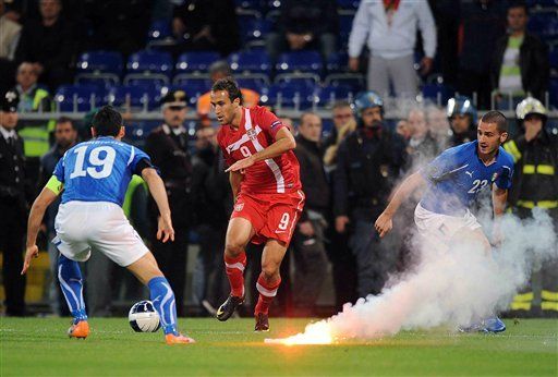 Detienen al supuesto lí­der de hinchas violentos serbios