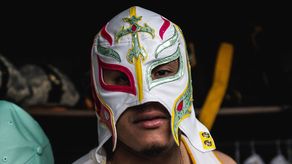 Jugadores de los Padres de San Diego lucieron máscaras de Rey Mysterio