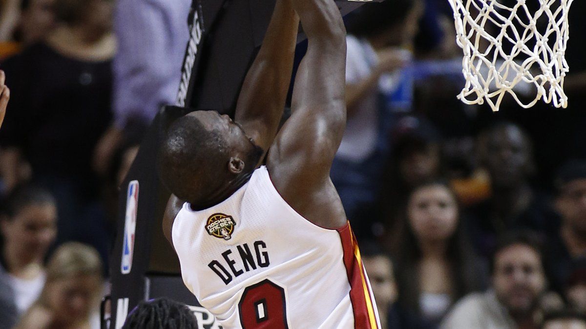 Wade y Whiteside lideran a Heat en triunfo sobre Lakers