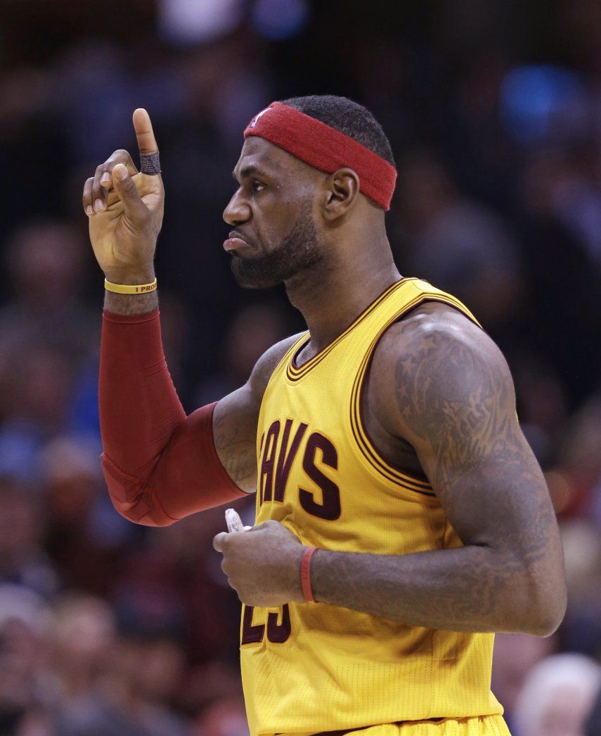 Spurs frenan otra vez a LeBron