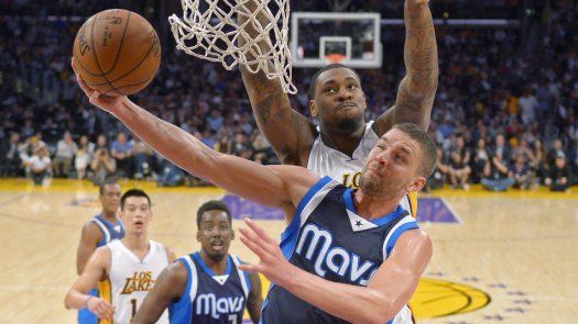 Un gran 3er cuarto de Ellis ayuda a Dallas a vencer a Lakers