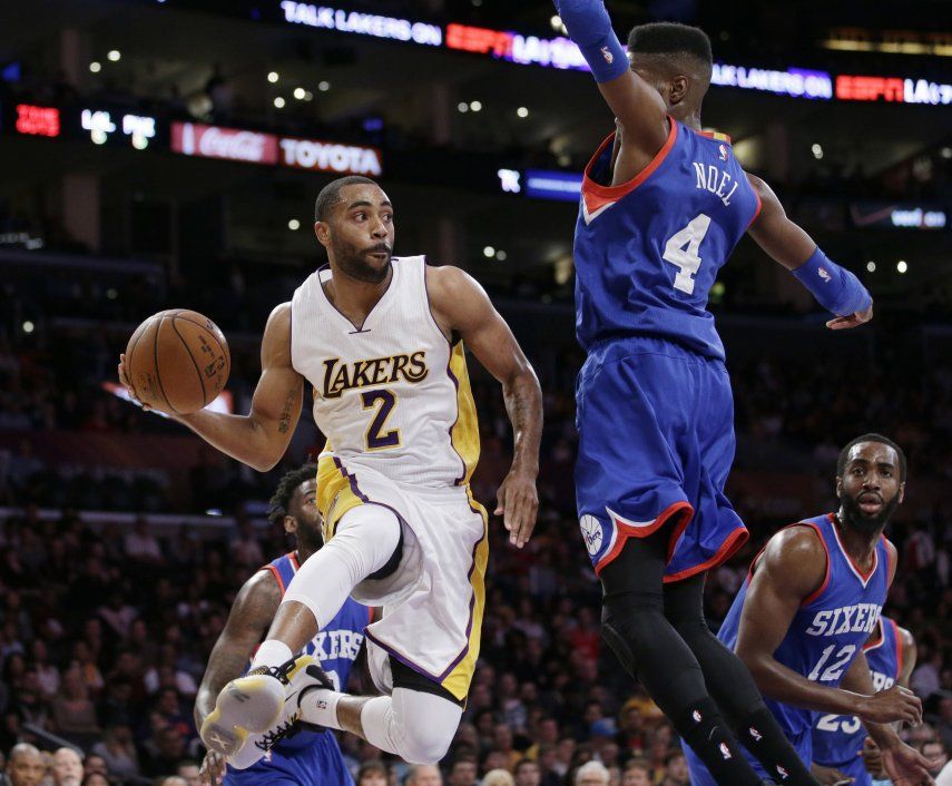 Lin logra récord y lidera a Lakers en triunfo sobre 76ers
