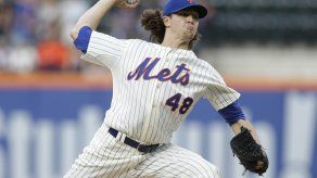 DeGrom vence a Peavy en duelo sin hits hasta 7mo