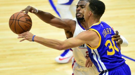 Stephen Curry sigue como líder anotador en la NBA