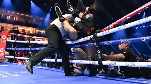 Ben Whittaker y Liam Cameron sufren incidente con final controversial