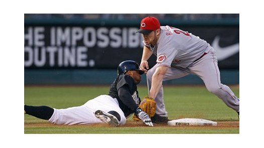 MLB: Rojos 6, Atléticos 4; venezolano Hernández gana con jonrón