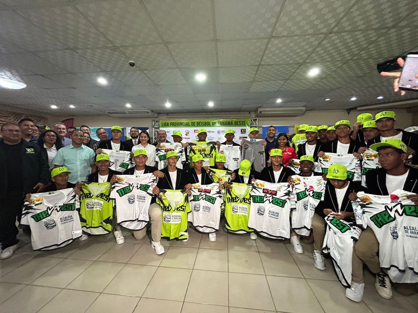 Béisbol Juvenil 2025: Panamá Oeste presentó su indumentaria para el Torneo