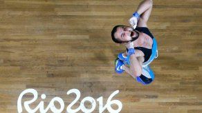 El pesista kazajo Rahimov logra el oro en 77 kg con récord mundial