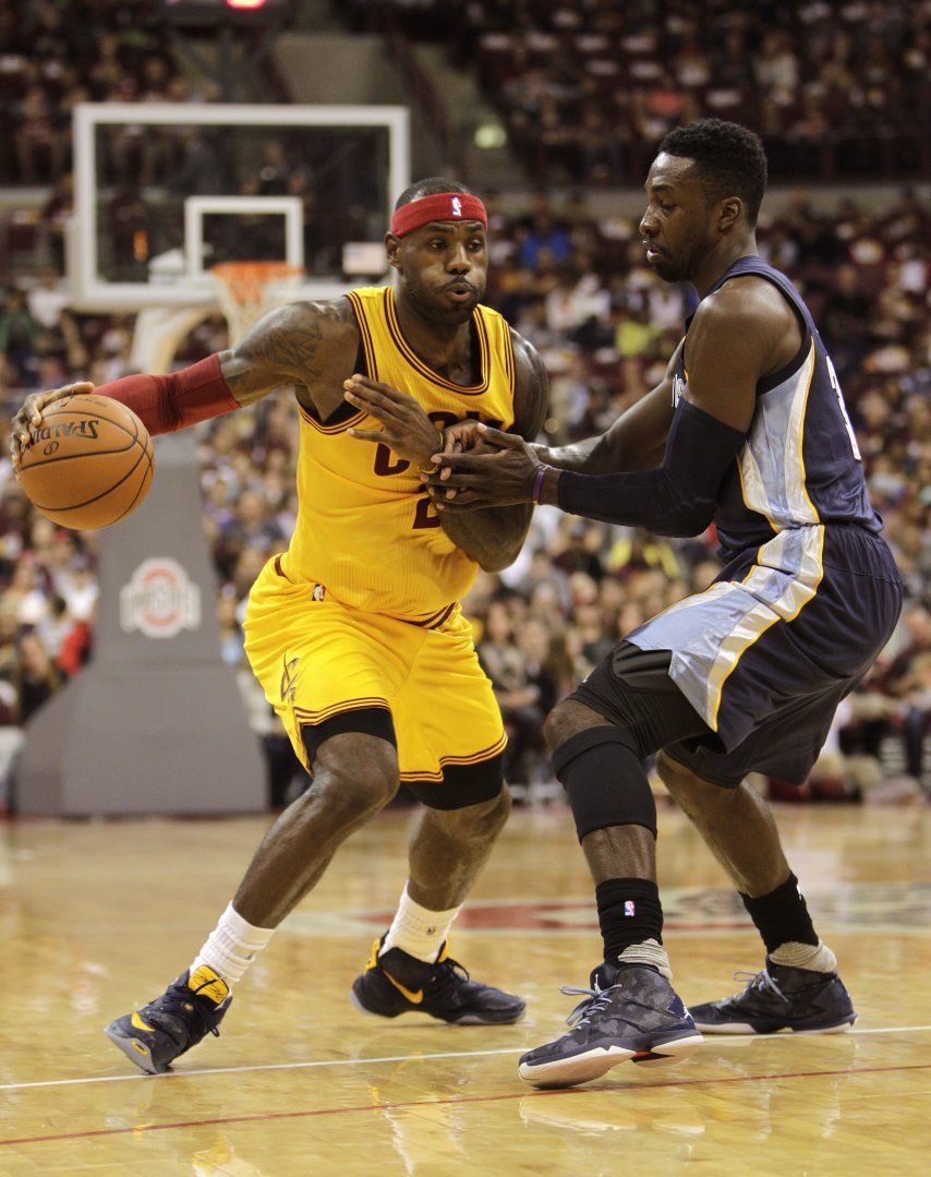 LeBron es infiltrado por dolor de espalda