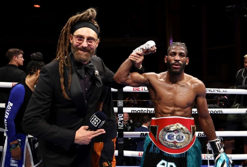 Andy Cruz brilla en su debut profesional