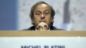 Justicia suiza tiene nota interna sobre Platini y pide archivos a FIFA