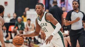 Iverson Molinar debuta con los Bucks en la NBA Summer League 2023