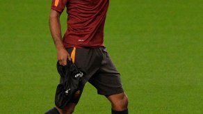 Ashley Cole parece con un pie afuera de Roma
