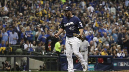 Chacín blanquea a Rockies y Cerveceros toman ventaja de 2-0