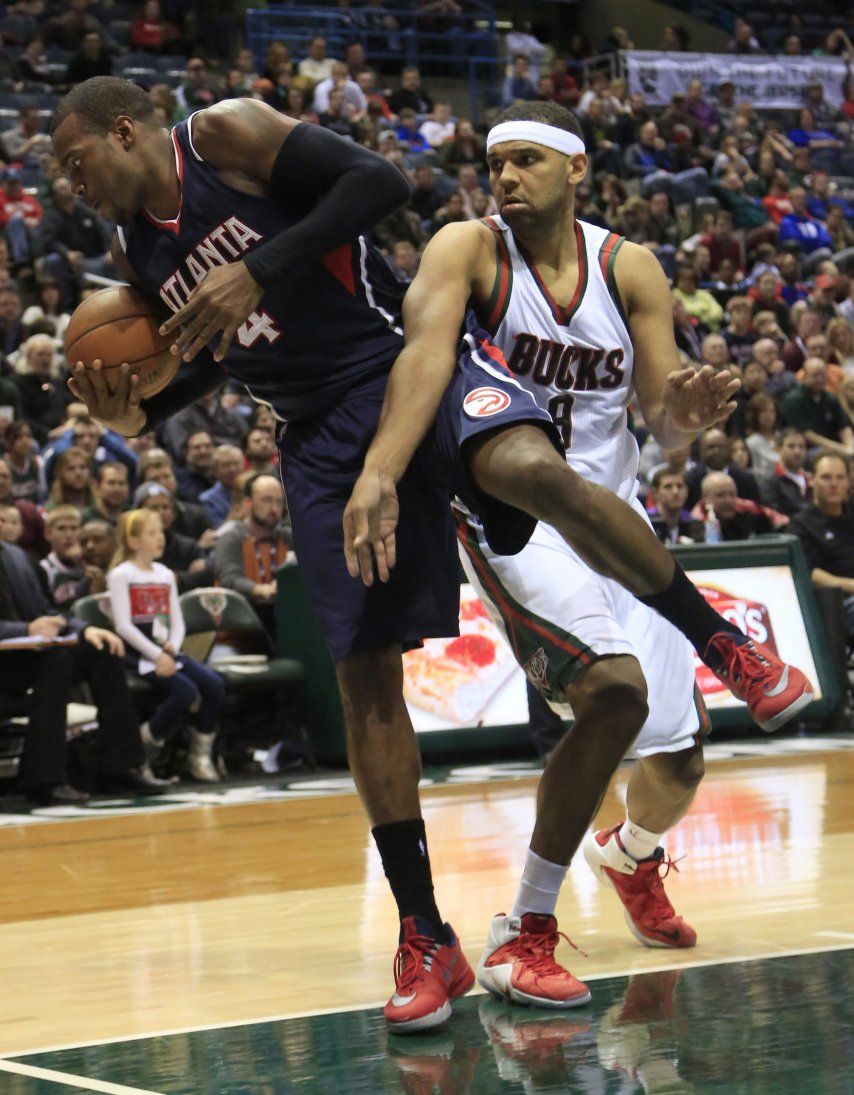 Millsap guía a Hawks a victoria sobre Bucks