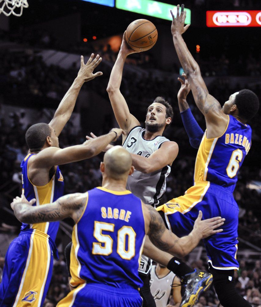 Spurs suman 9 triunfos seguidos al vencer a Lakers