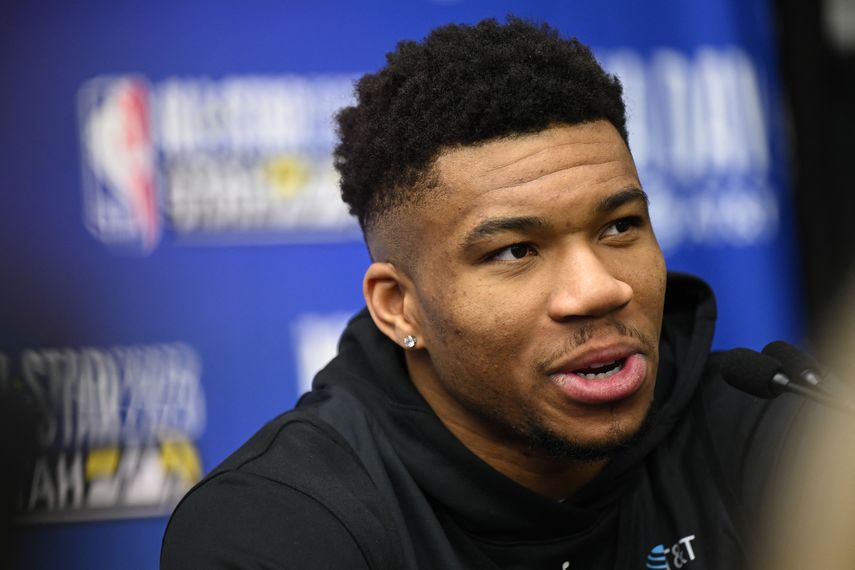 NBA: Giannis Antetokounmpo se someterá a más pruebas en su muñeca lesionada