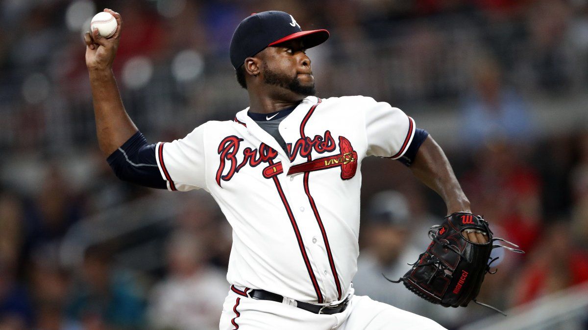 Bravos coloca a dominicano Vizcaíno en lista de lesionados