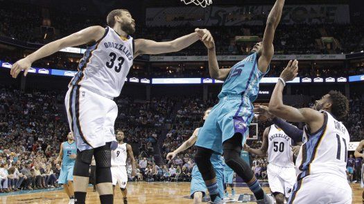 Walker anota 22 y Hornets remontan ante Grizzlies