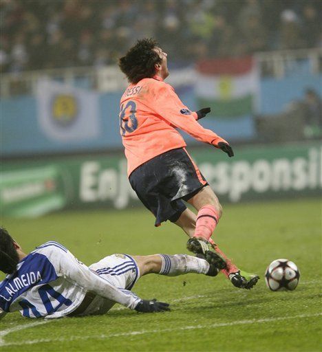 Messi en duda para juego por liga española por lesión en tobillo