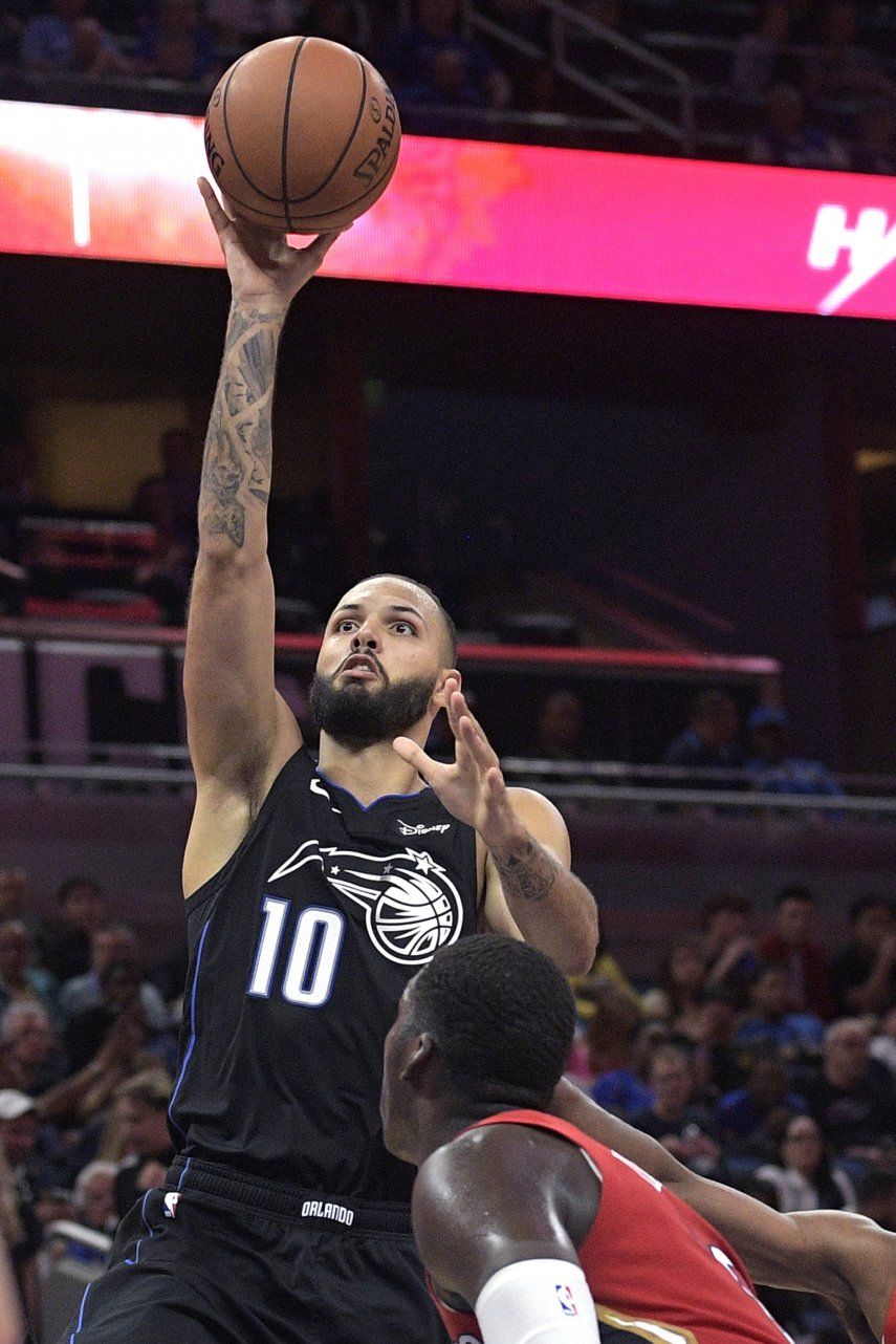 Fournier y Gordon guían a Magic en paliza sobre Pelicans