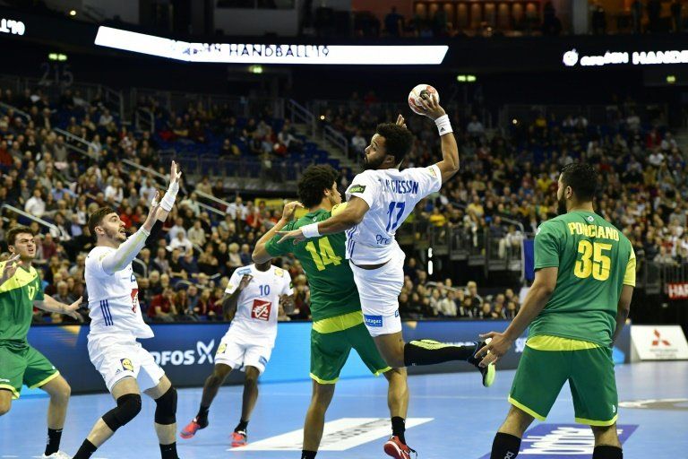 Francia sufre para ganar a Brasil en su inicio en Mundial de balonmano