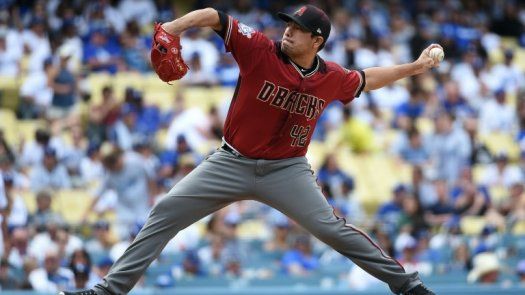 Martínez y Nova se imponen desde la lomita en las Grandes Ligas de béisbol