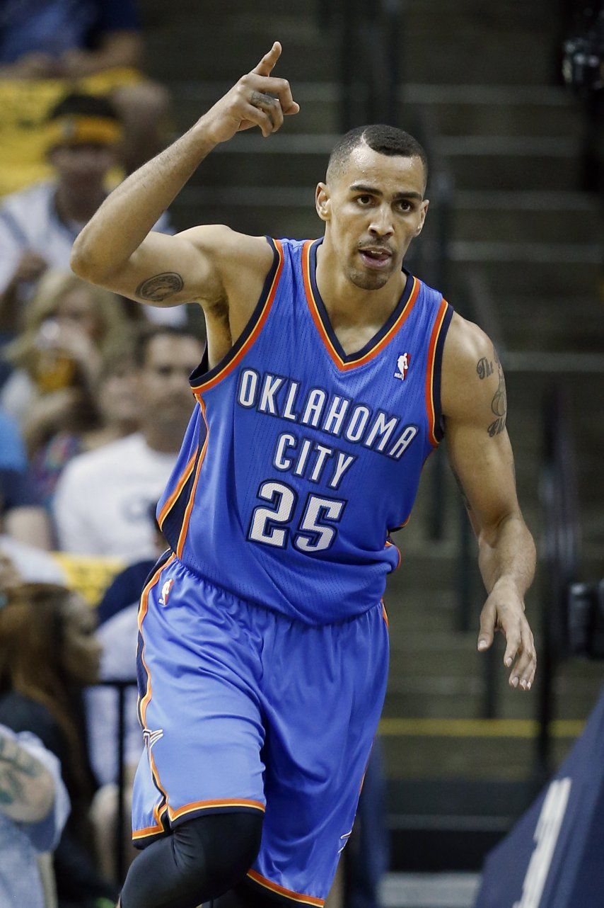 Fuentes AP: Sefolosha a Hawks y Kaman a Blazers