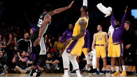 Los Lakers de LeBron no dan con la tecla