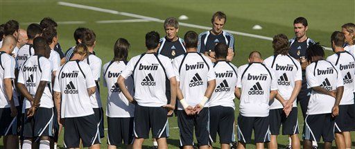 Real Madrid busca a Xabi Alonso y podrí­a vender a Huntelaar