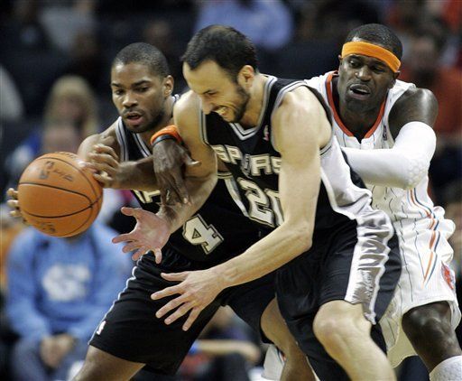 Spurs vencen a Bobcats con ayuda de Ginóbili; Neal suma triples