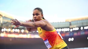 París 2024: Yemisi Ogunleye sorprende con el oro olímpico en lanzamiento de bala