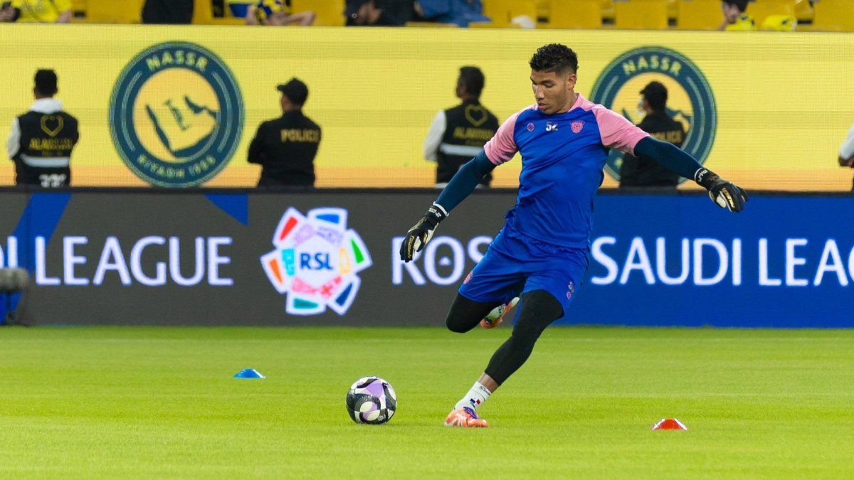 Orlando Mosquera cae ante Cristiano Ronaldo con polémico penal Orlando Mosquera cae ante Cristiano Ronaldo con polémico penal