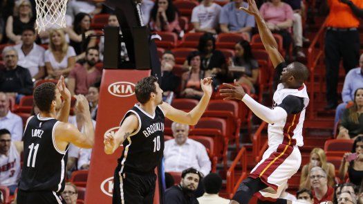 Con 30 de Wade, el Heat supera a los Nets