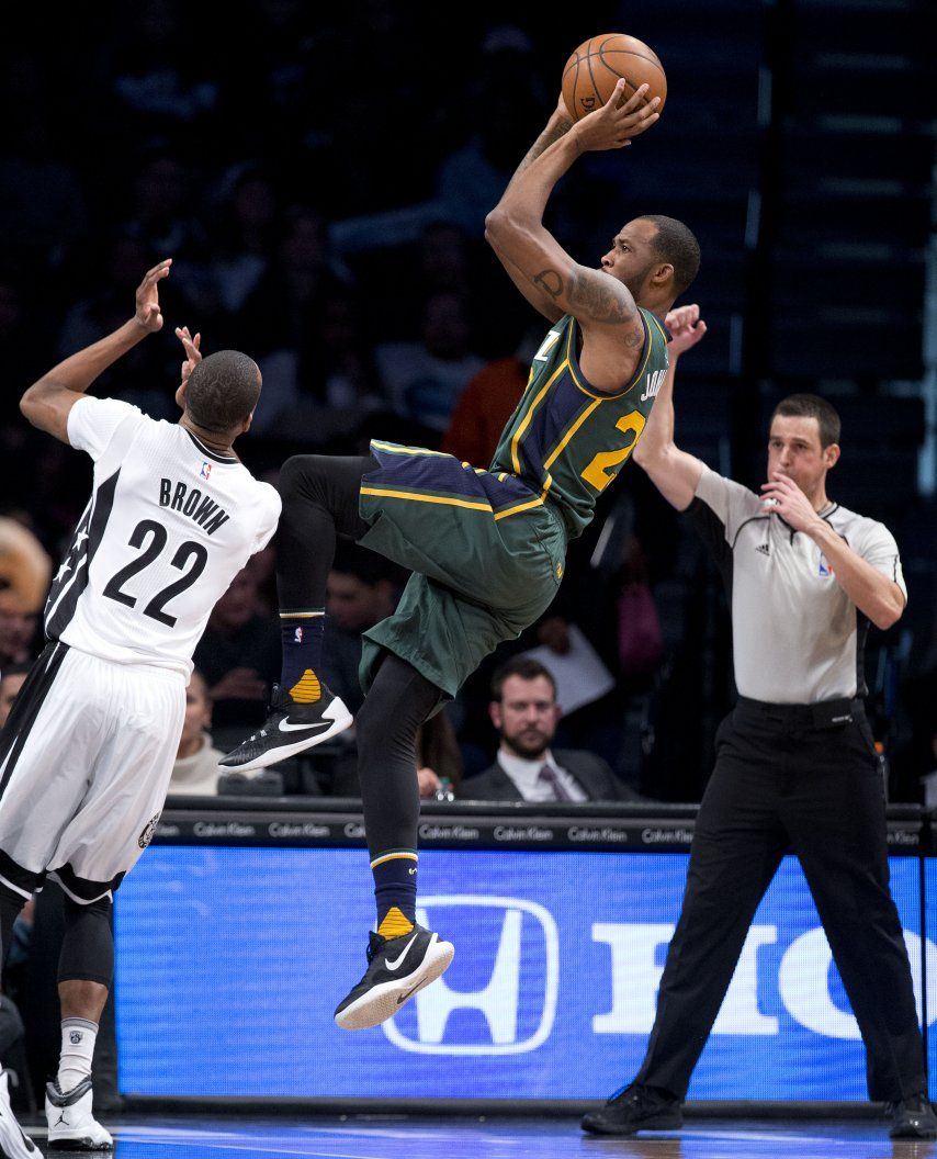 Hayward anota 21 puntos en victoria de Jazz sobre Nets