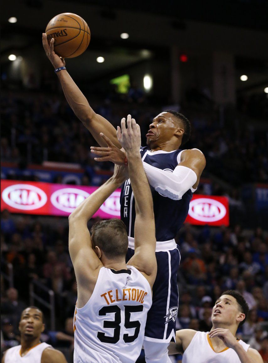 Thunder derrota 110-106 a Suns; Westbrook anota 36 puntos