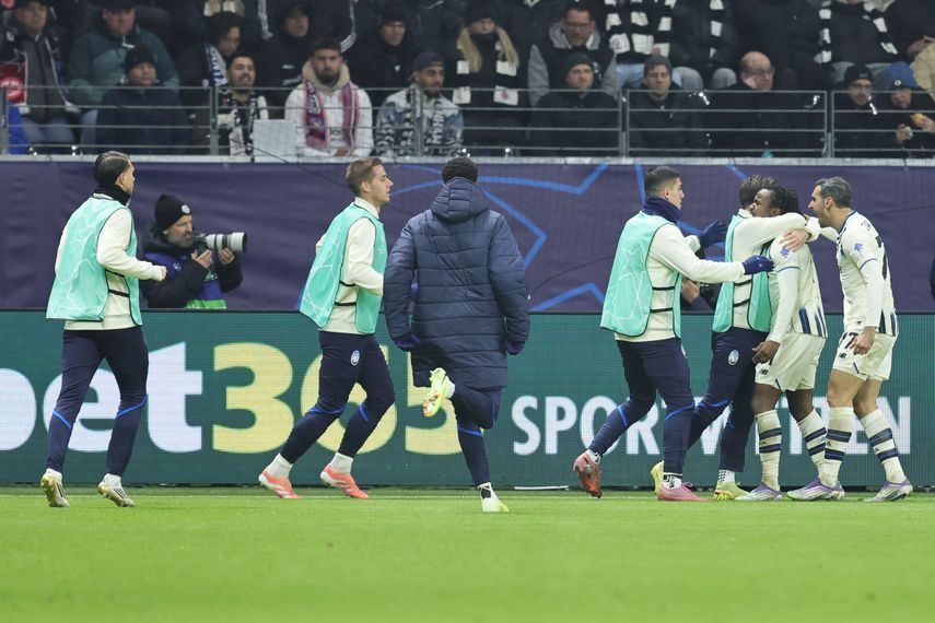 Champions League: El Atalanta entierra al Eintracht en escasos cinco minutos