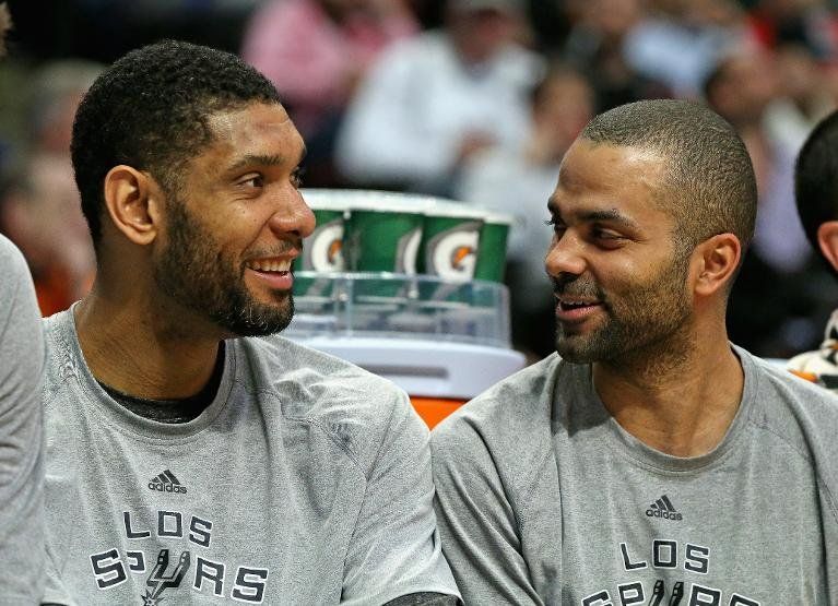 Duncan guía a Spurs en primer triunfo de playoffs sobre Dallas en Conferencia Oeste