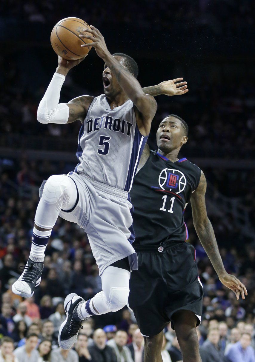 Pistons propinan a Clippers su 1er revés como visitantes