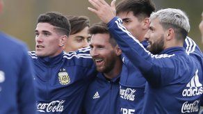 Agüero: Messi está intacto pese a tropezón con Barcelona