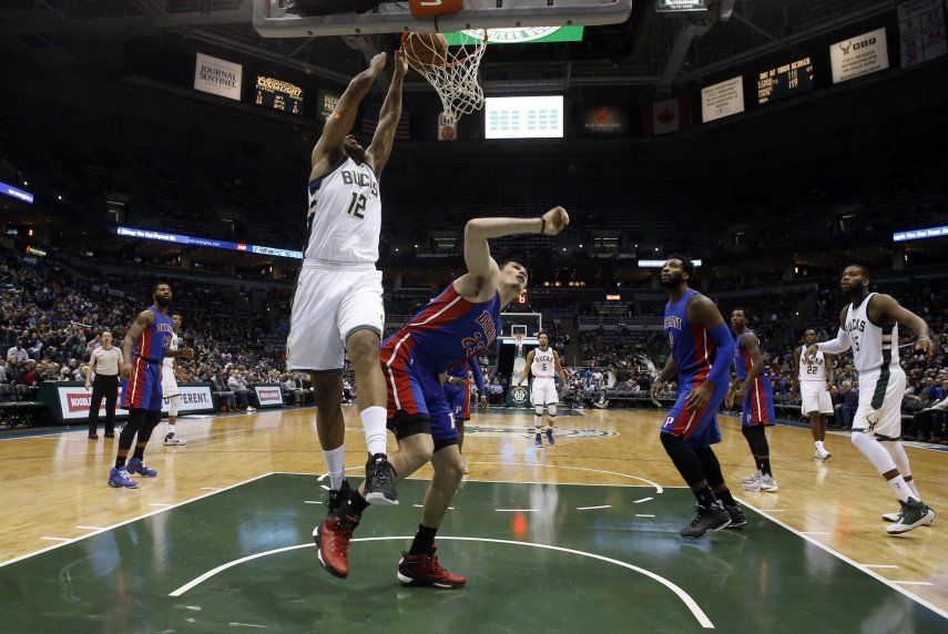 Monroe ayuda en triunfo de Bucks sobre Pistons