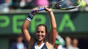 Eslovaca Cibulkova avanza a semifinales al vencer a la polaca Radwanska