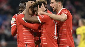 El Bayern Múnich gana el clásico alemán y recupera el liderato